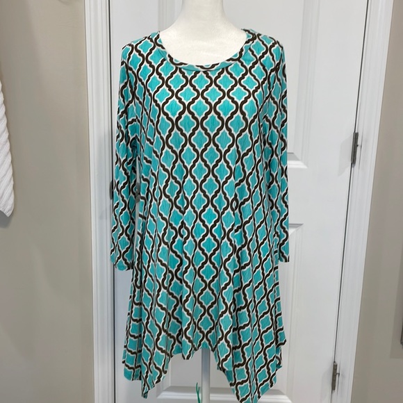 Tops - Purchased via on line boutique. No tag inside. Fits like a Large